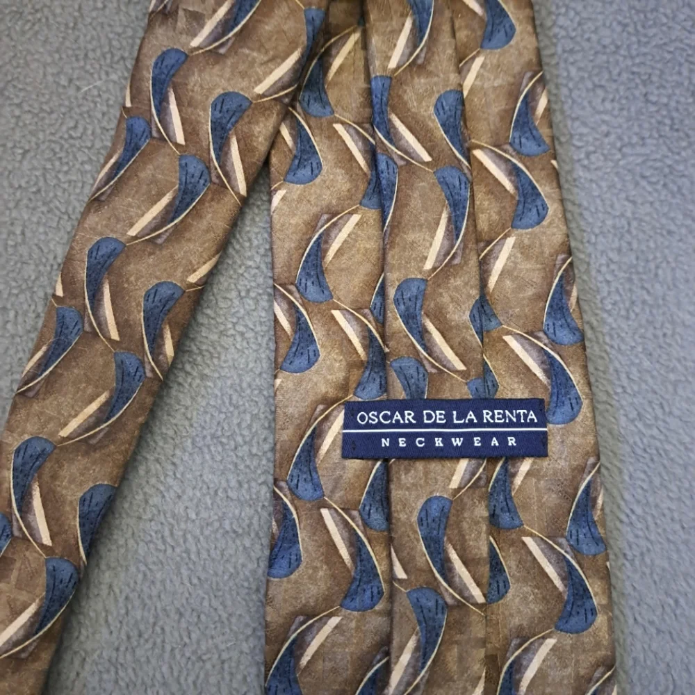 Oscar De La Renta Silk necktie‎ iridescent geometric pattern men's tan navy EUC